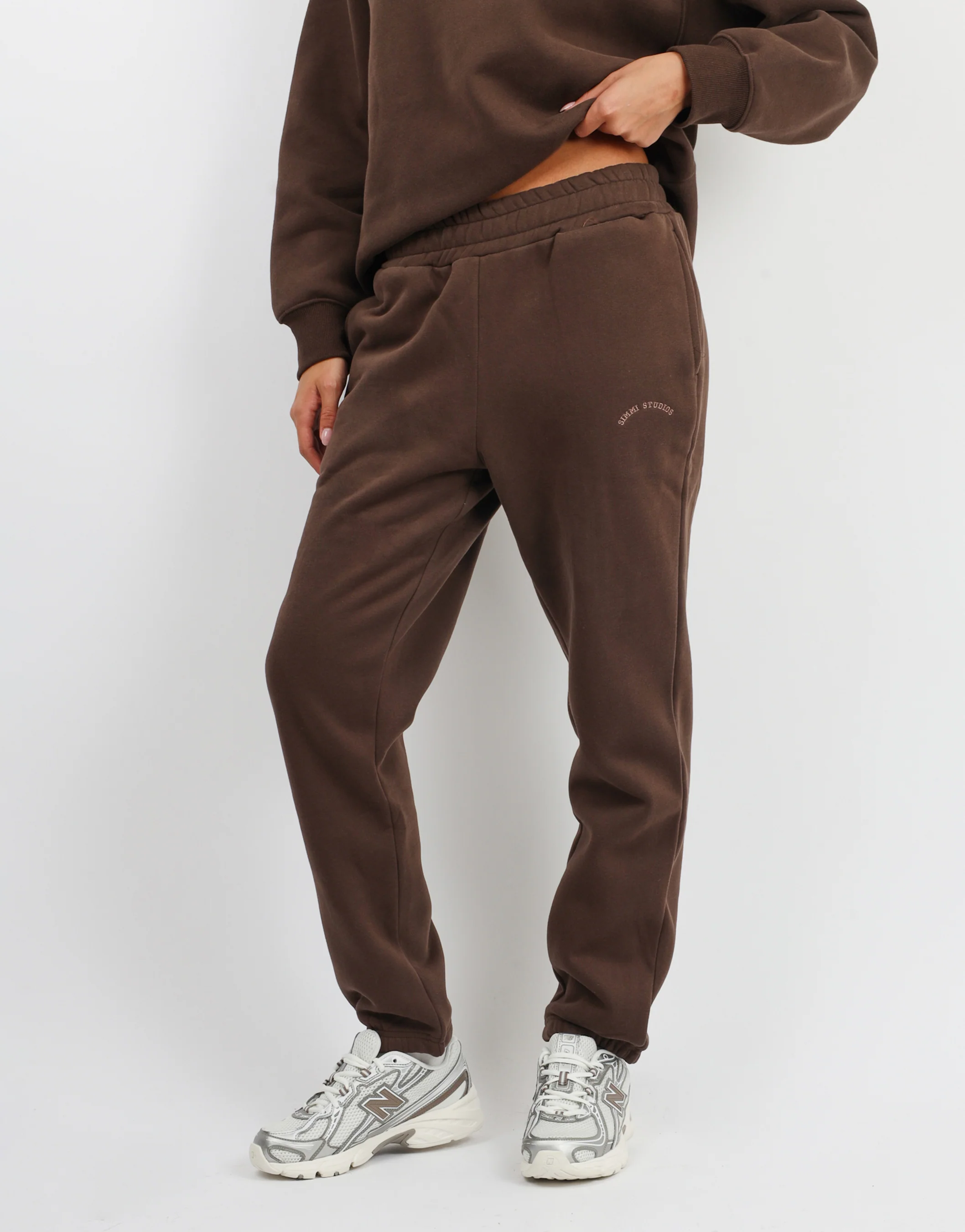 Elwood Simmi Studios Varsity Cuffed Jogger in Brown - Image 5